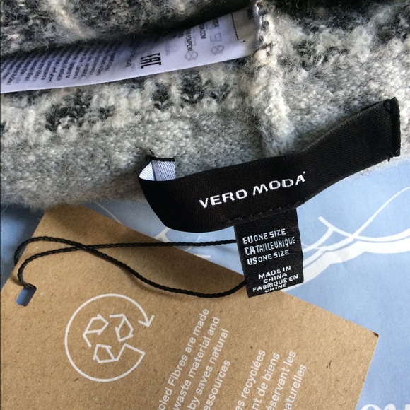 VERO MODA Pom-Pom Detail Beanie Light Grey NWT - Picture 4 of 7